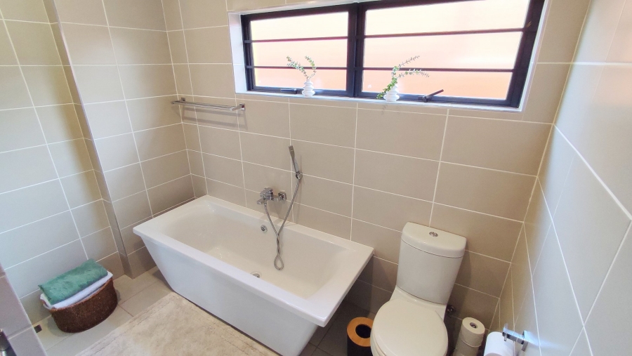 4 Bedroom Property for Sale in Amberfield Gauteng