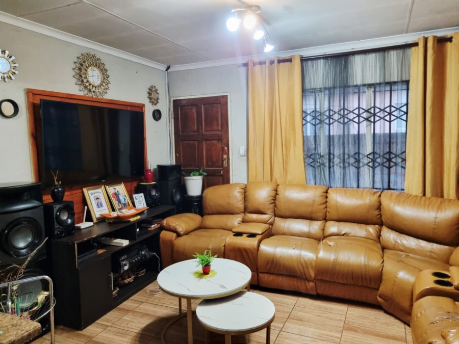 2 Bedroom Property for Sale in Windmill Park Gauteng