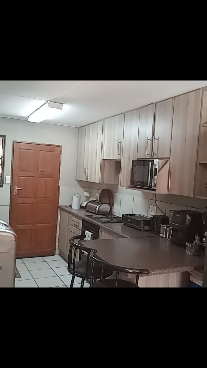 2 Bedroom Property for Sale in Cruywagenpark Gauteng