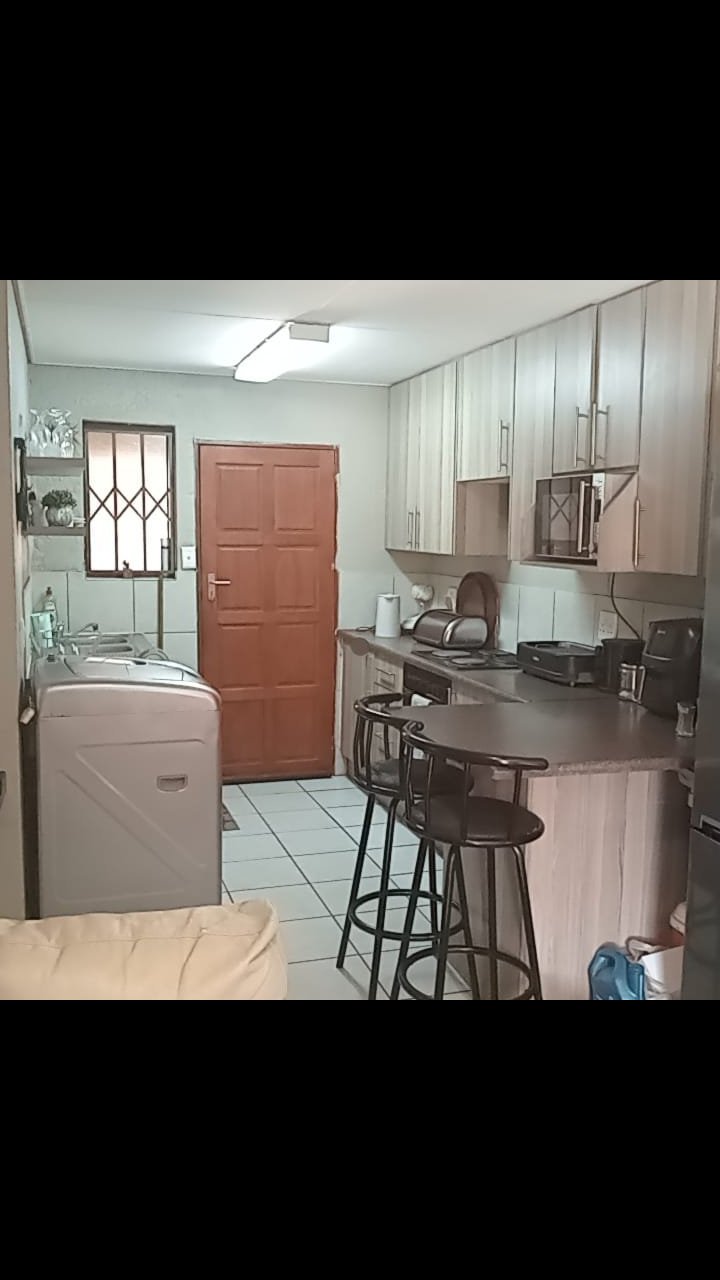 2 Bedroom Property for Sale in Cruywagenpark Gauteng