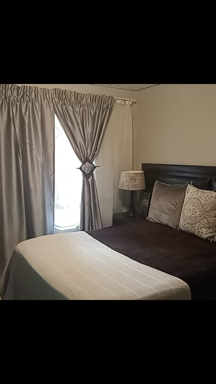 2 Bedroom Property for Sale in Cruywagenpark Gauteng