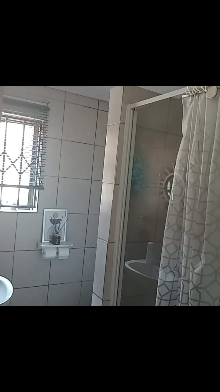 2 Bedroom Property for Sale in Cruywagenpark Gauteng