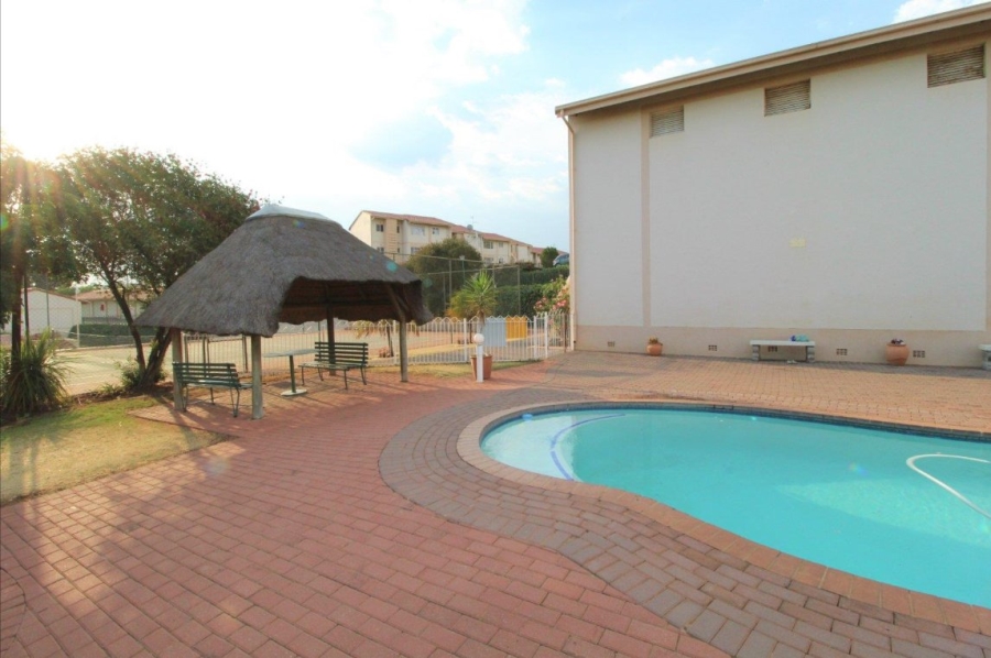 2 Bedroom Property for Sale in Primrose Hill Gauteng