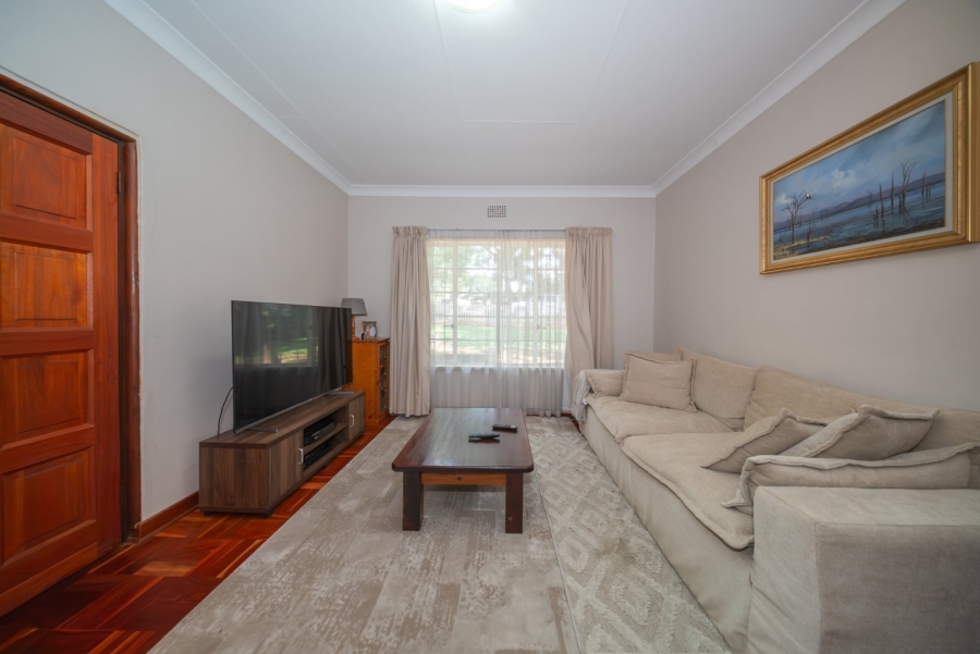 To Let 3 Bedroom Property for Rent in Lakeside Village Gauteng