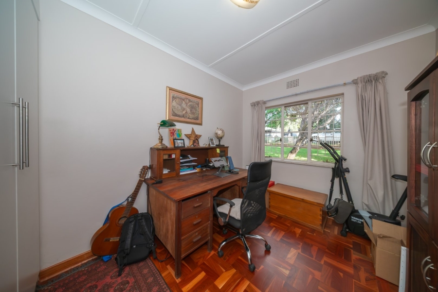 To Let 3 Bedroom Property for Rent in Lakeside Village Gauteng