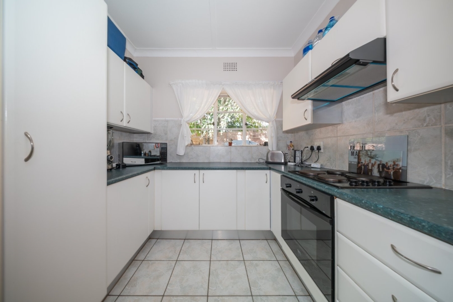 To Let 3 Bedroom Property for Rent in Lakeside Village Gauteng