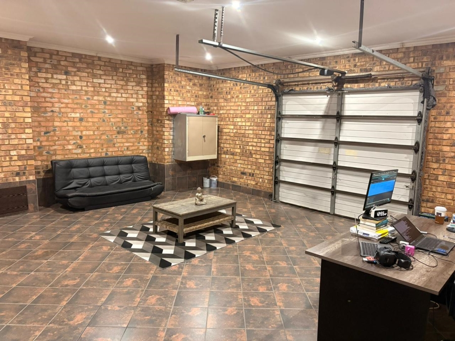 To Let 3 Bedroom Property for Rent in Helderwyk Gauteng