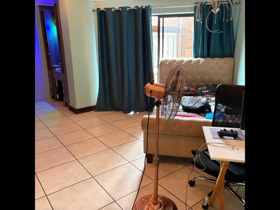 To Let 3 Bedroom Property for Rent in Helderwyk Gauteng