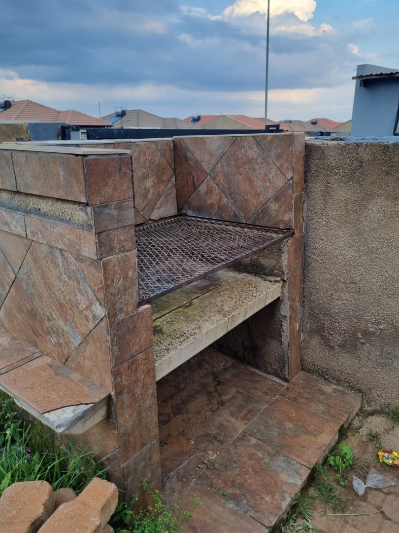 3 Bedroom Property for Sale in Windmill Park Gauteng