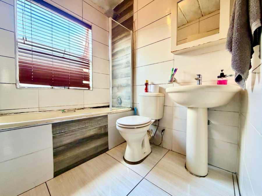 To Let 2 Bedroom Property for Rent in Norkem Park Gauteng