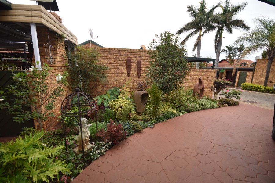 3 Bedroom Property for Sale in Magalieskruin Gauteng