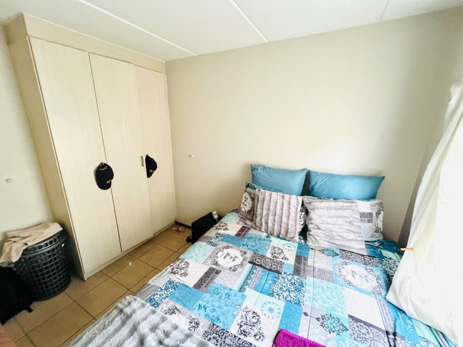 2 Bedroom Property for Sale in Erand Gardens Gauteng