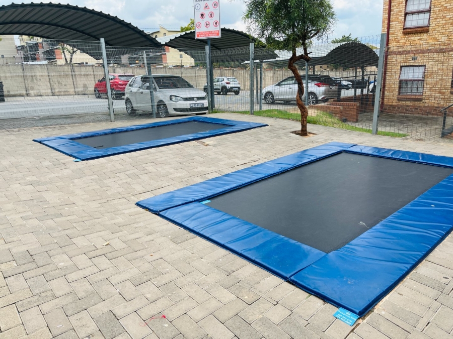 2 Bedroom Property for Sale in Erand Gardens Gauteng