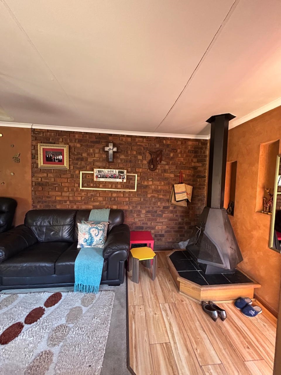 4 Bedroom Property for Sale in Zwartkop Gauteng