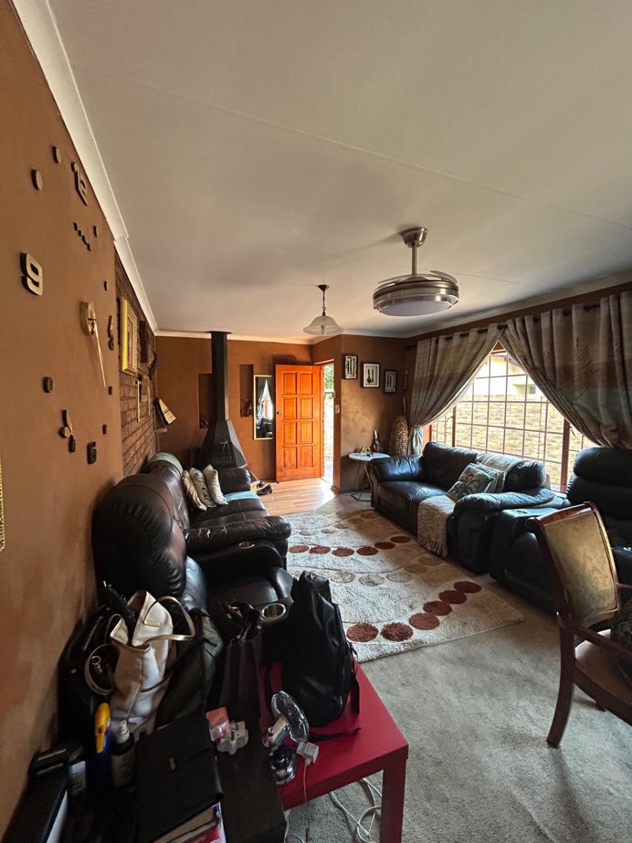 4 Bedroom Property for Sale in Zwartkop Gauteng