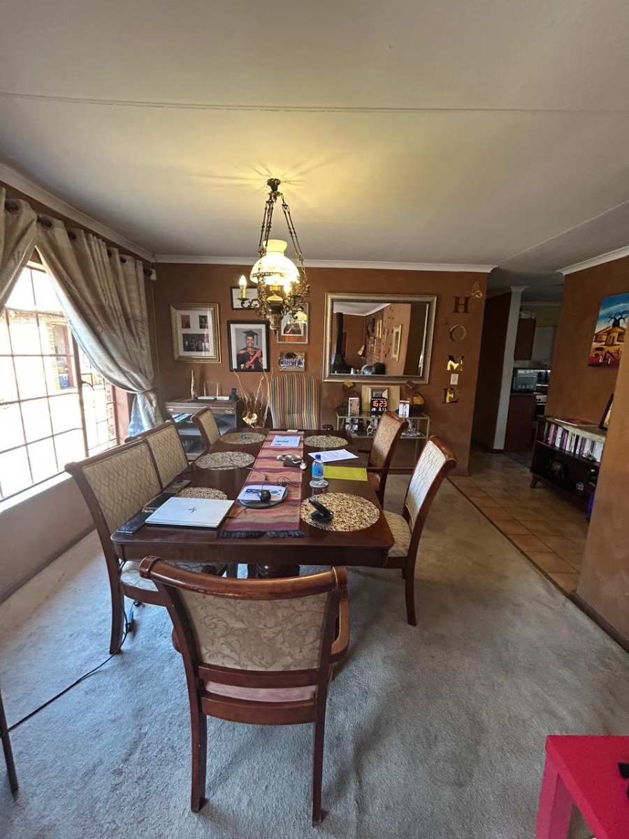 4 Bedroom Property for Sale in Zwartkop Gauteng