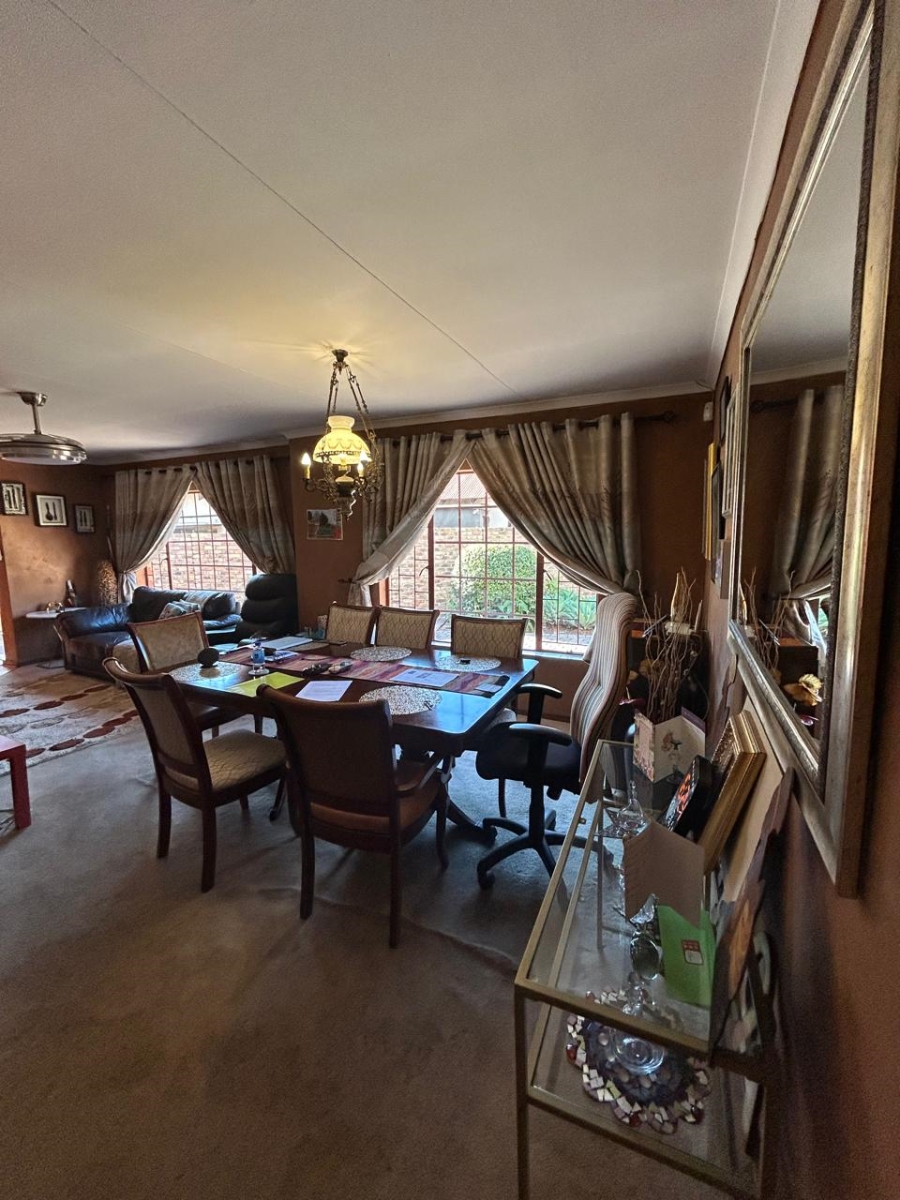 4 Bedroom Property for Sale in Zwartkop Gauteng