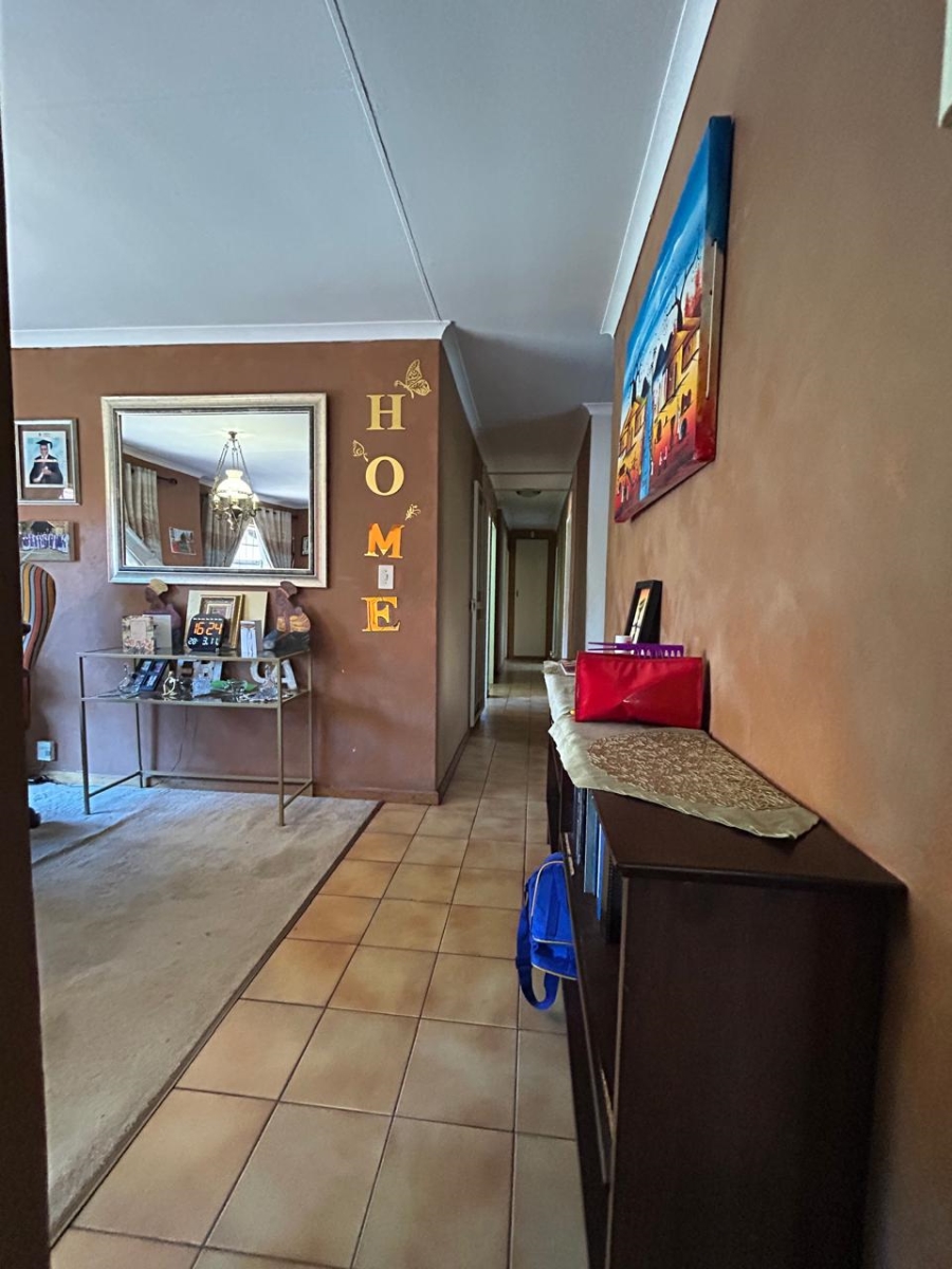 4 Bedroom Property for Sale in Zwartkop Gauteng