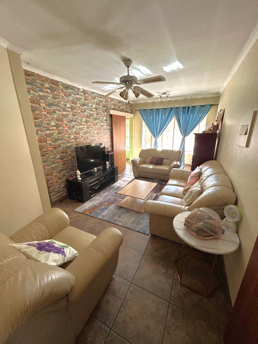 4 Bedroom Property for Sale in Zwartkop Gauteng