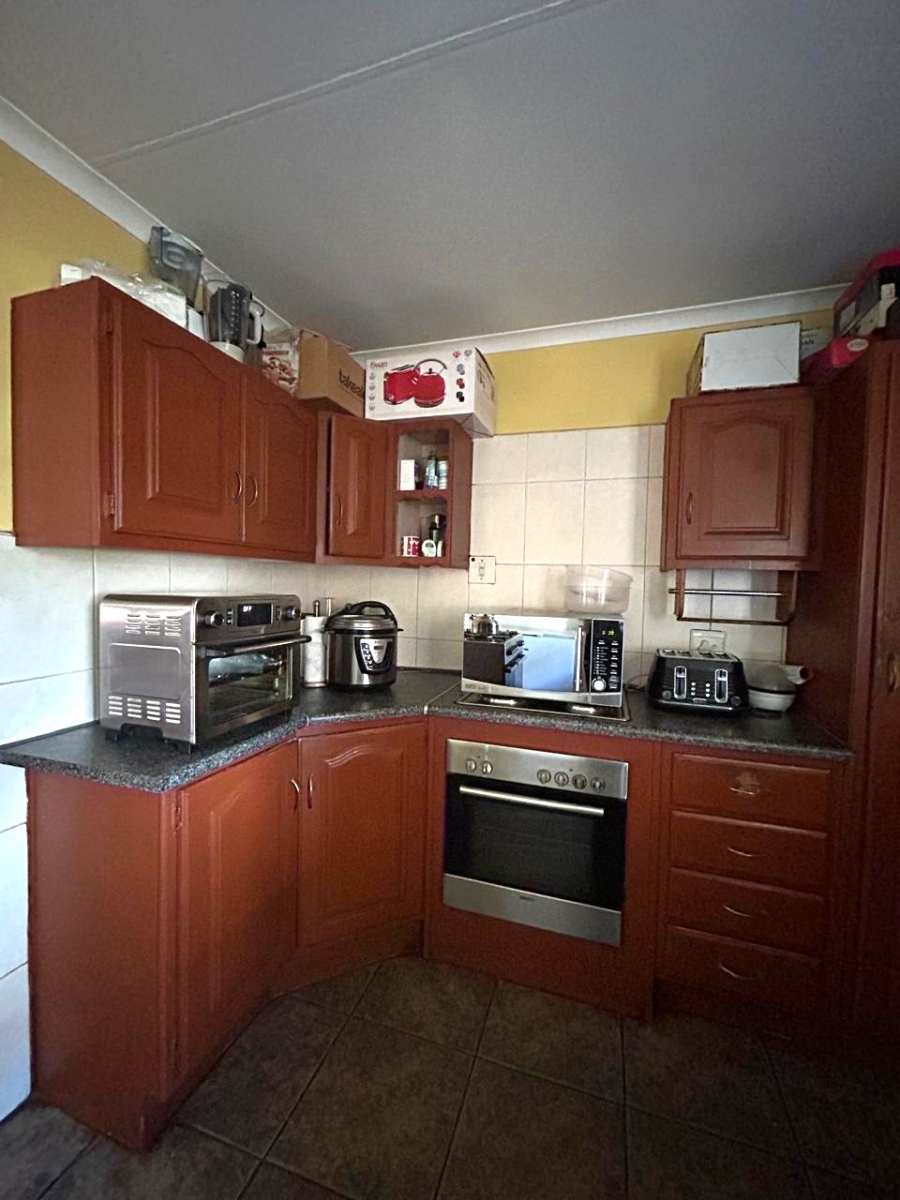 4 Bedroom Property for Sale in Zwartkop Gauteng