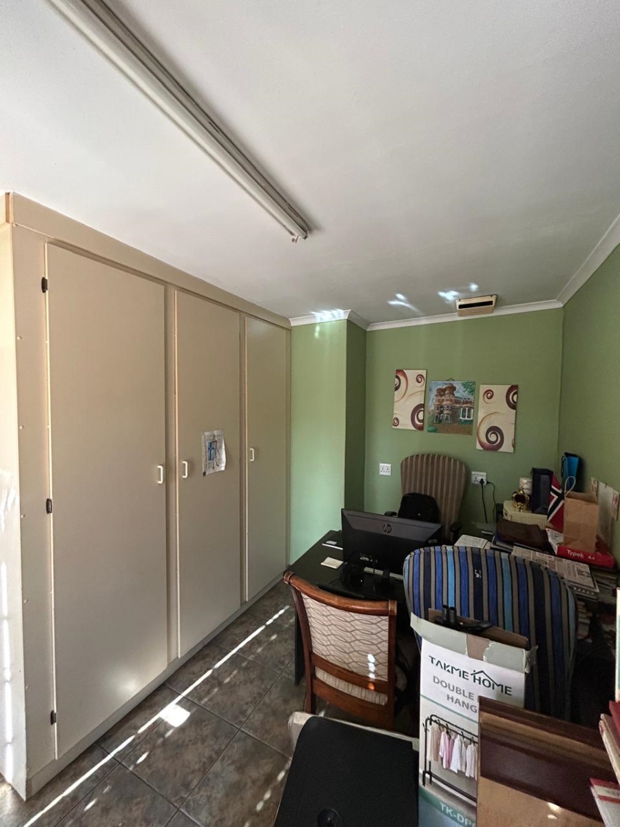 4 Bedroom Property for Sale in Zwartkop Gauteng