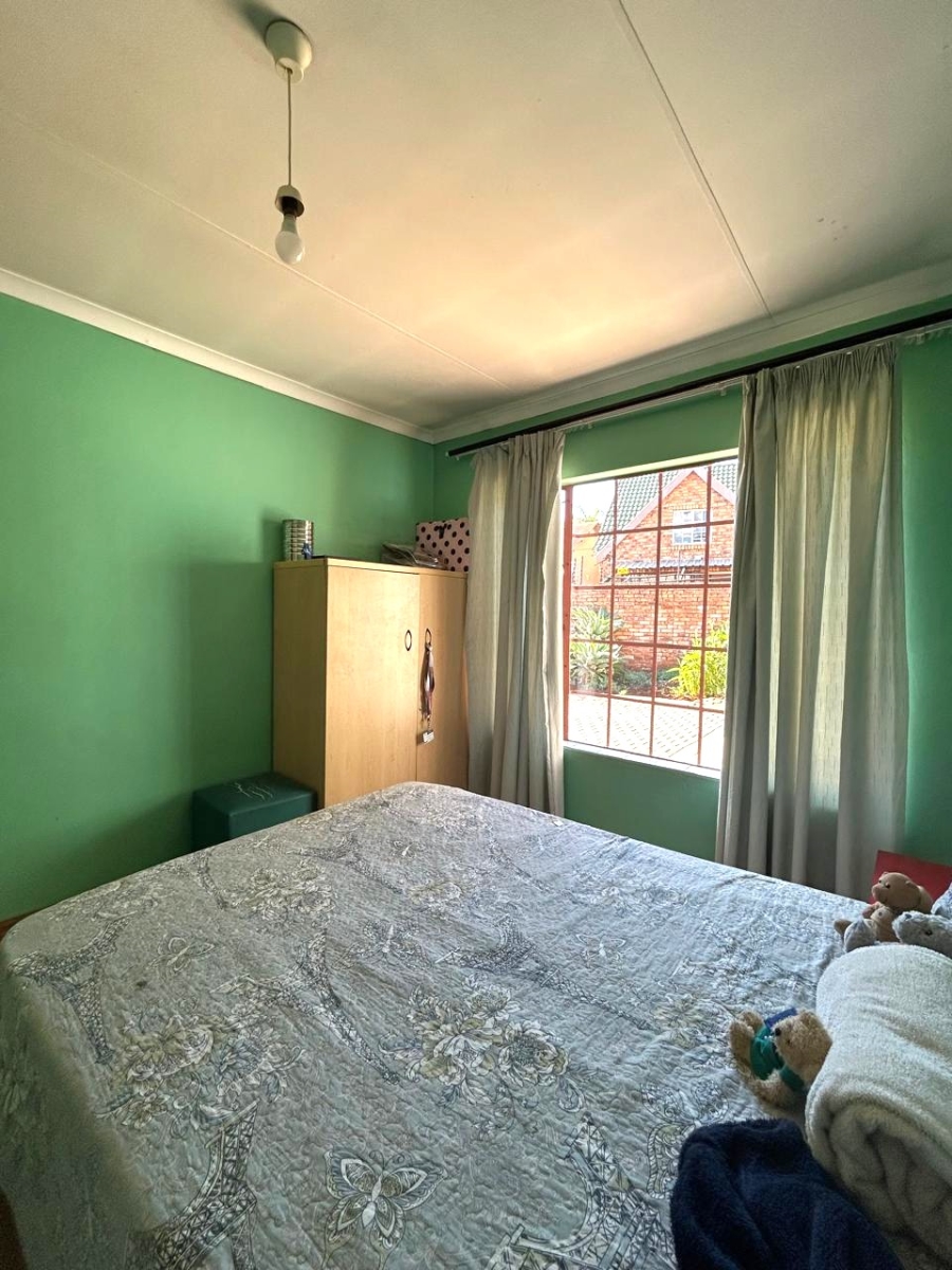 4 Bedroom Property for Sale in Zwartkop Gauteng