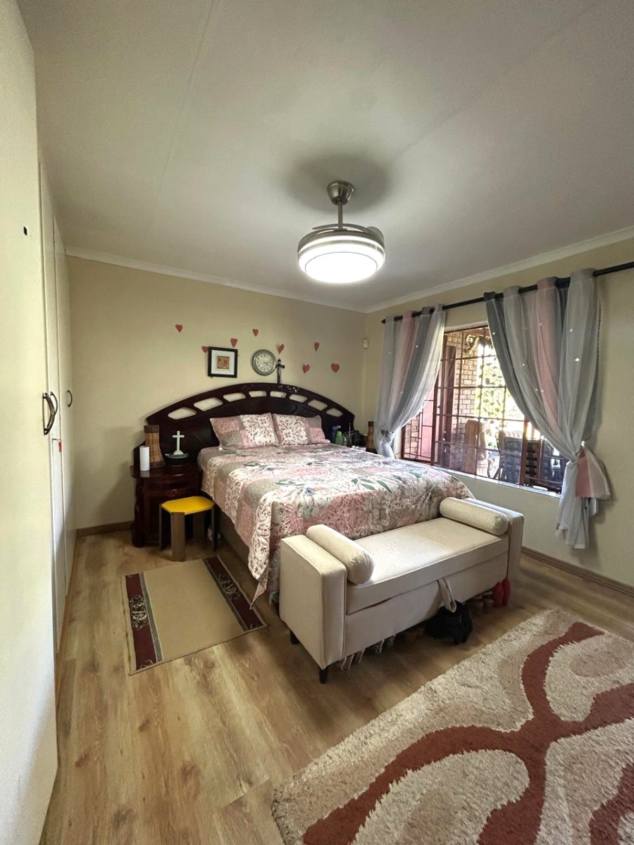 4 Bedroom Property for Sale in Zwartkop Gauteng