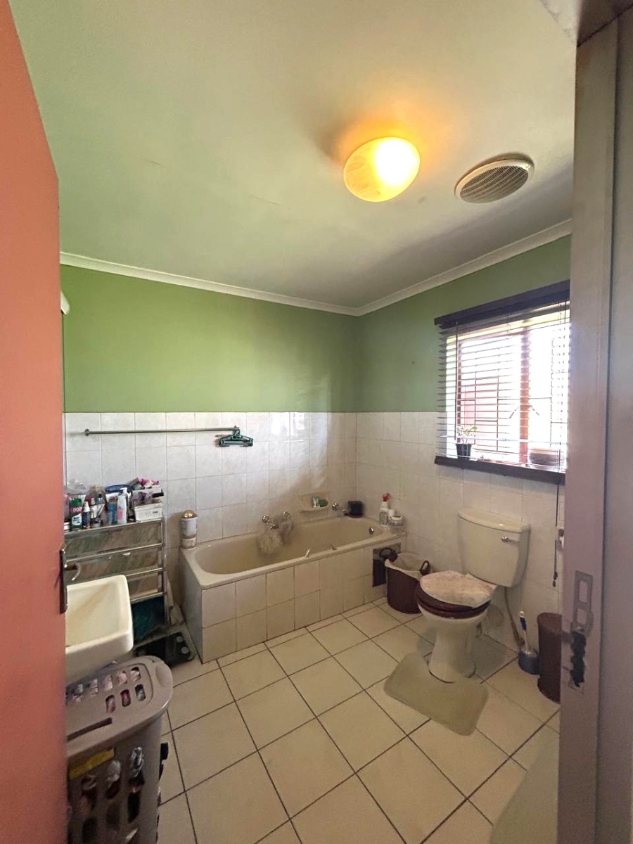 4 Bedroom Property for Sale in Zwartkop Gauteng