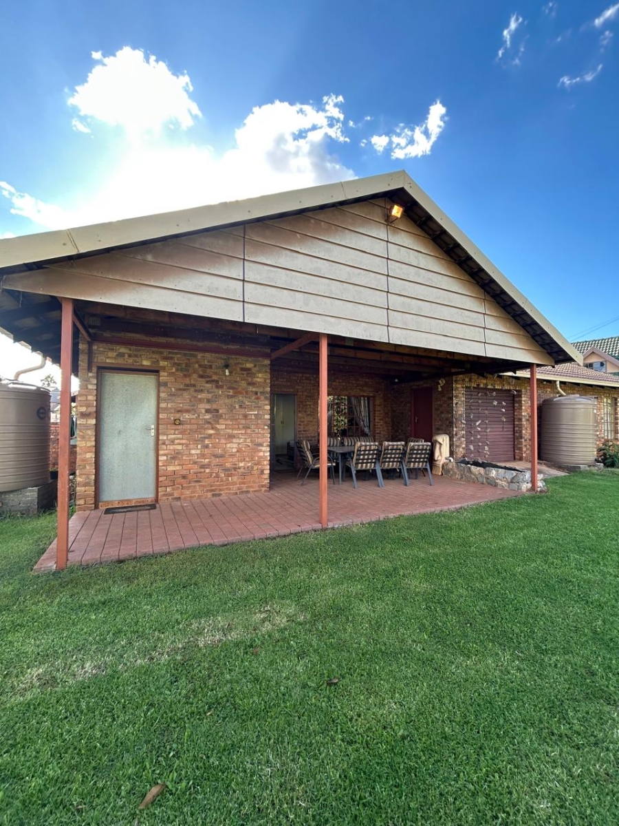 4 Bedroom Property for Sale in Zwartkop Gauteng