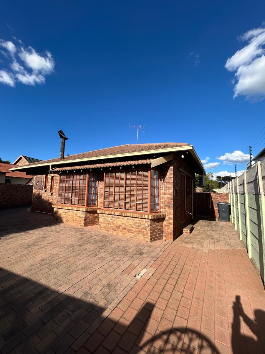 4 Bedroom Property for Sale in Zwartkop Gauteng
