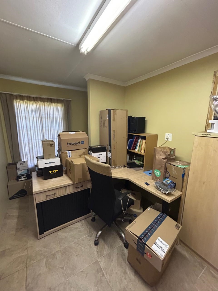 4 Bedroom Property for Sale in Zwartkop Gauteng