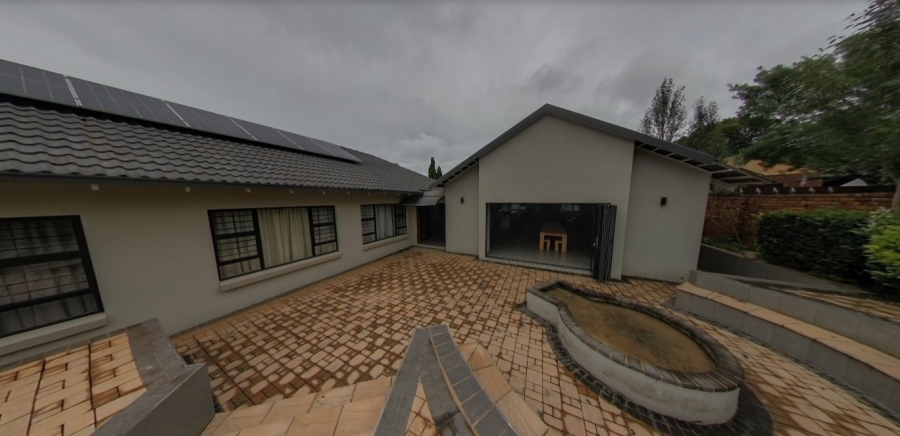 To Let  Bedroom Property for Rent in Waverley Gauteng