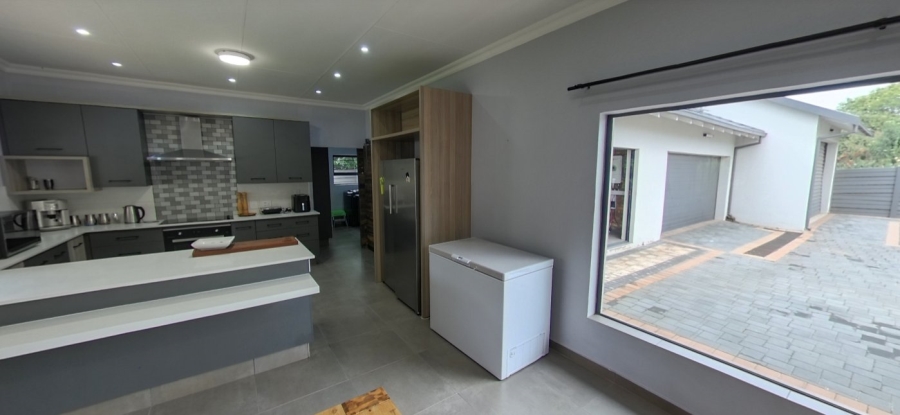To Let  Bedroom Property for Rent in Waverley Gauteng