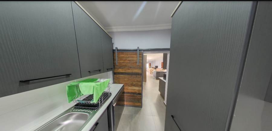 To Let  Bedroom Property for Rent in Waverley Gauteng