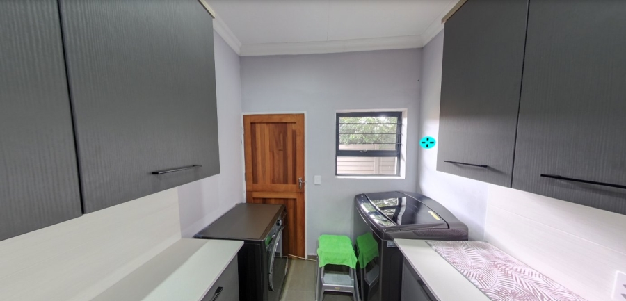 To Let  Bedroom Property for Rent in Waverley Gauteng