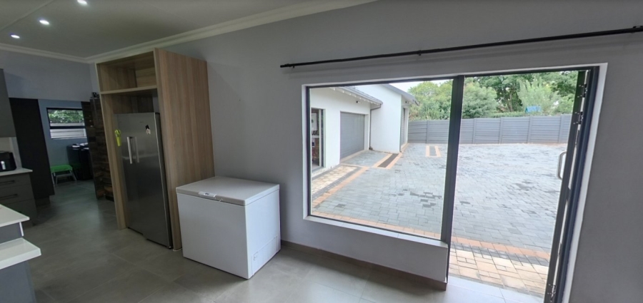 To Let  Bedroom Property for Rent in Waverley Gauteng