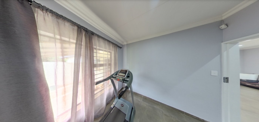 To Let  Bedroom Property for Rent in Waverley Gauteng