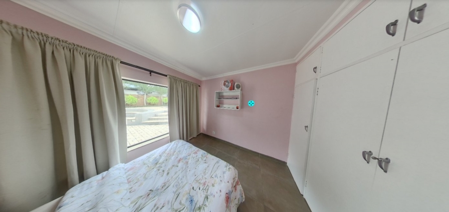 To Let  Bedroom Property for Rent in Waverley Gauteng