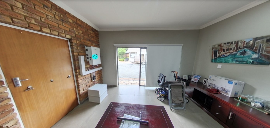 To Let  Bedroom Property for Rent in Waverley Gauteng