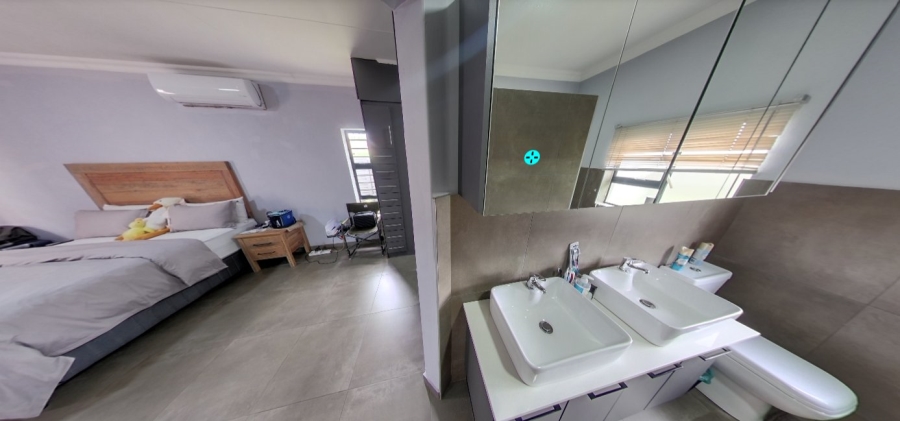 To Let  Bedroom Property for Rent in Waverley Gauteng