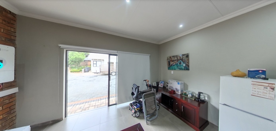 To Let  Bedroom Property for Rent in Waverley Gauteng