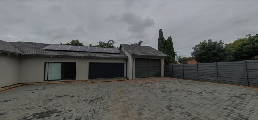 To Let  Bedroom Property for Rent in Waverley Gauteng