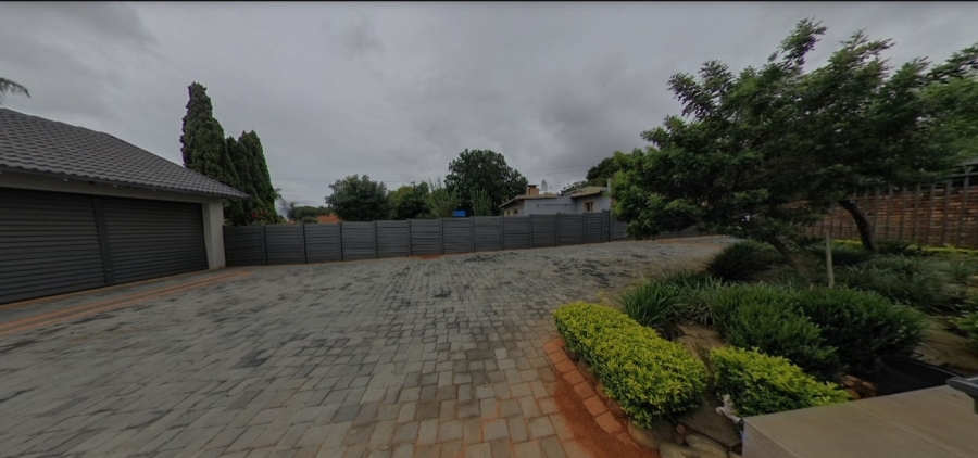 To Let  Bedroom Property for Rent in Waverley Gauteng
