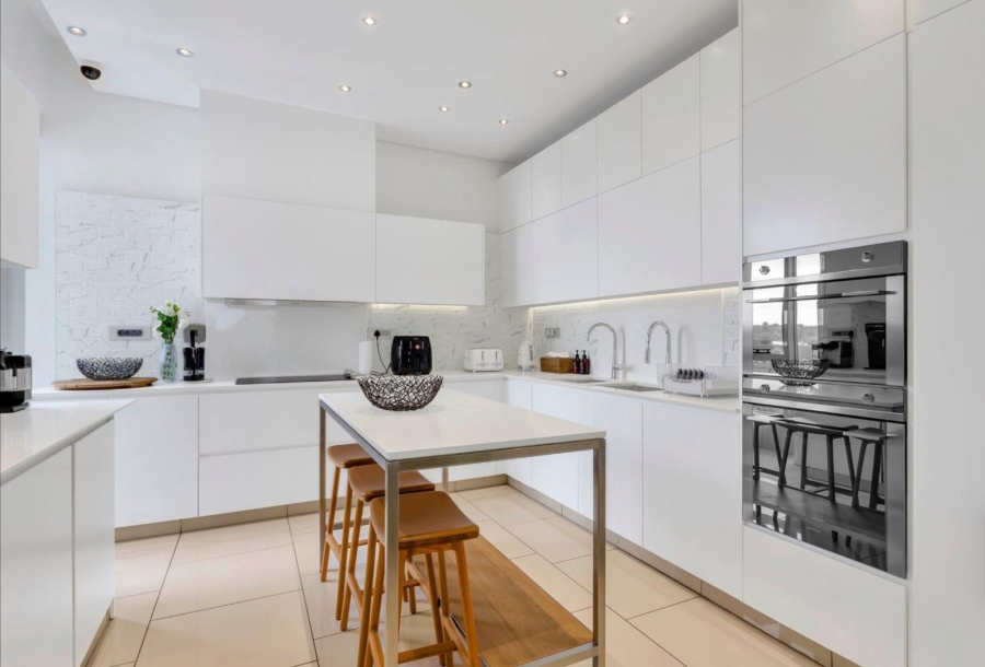 3 Bedroom Property for Sale in Sandhurst Gauteng