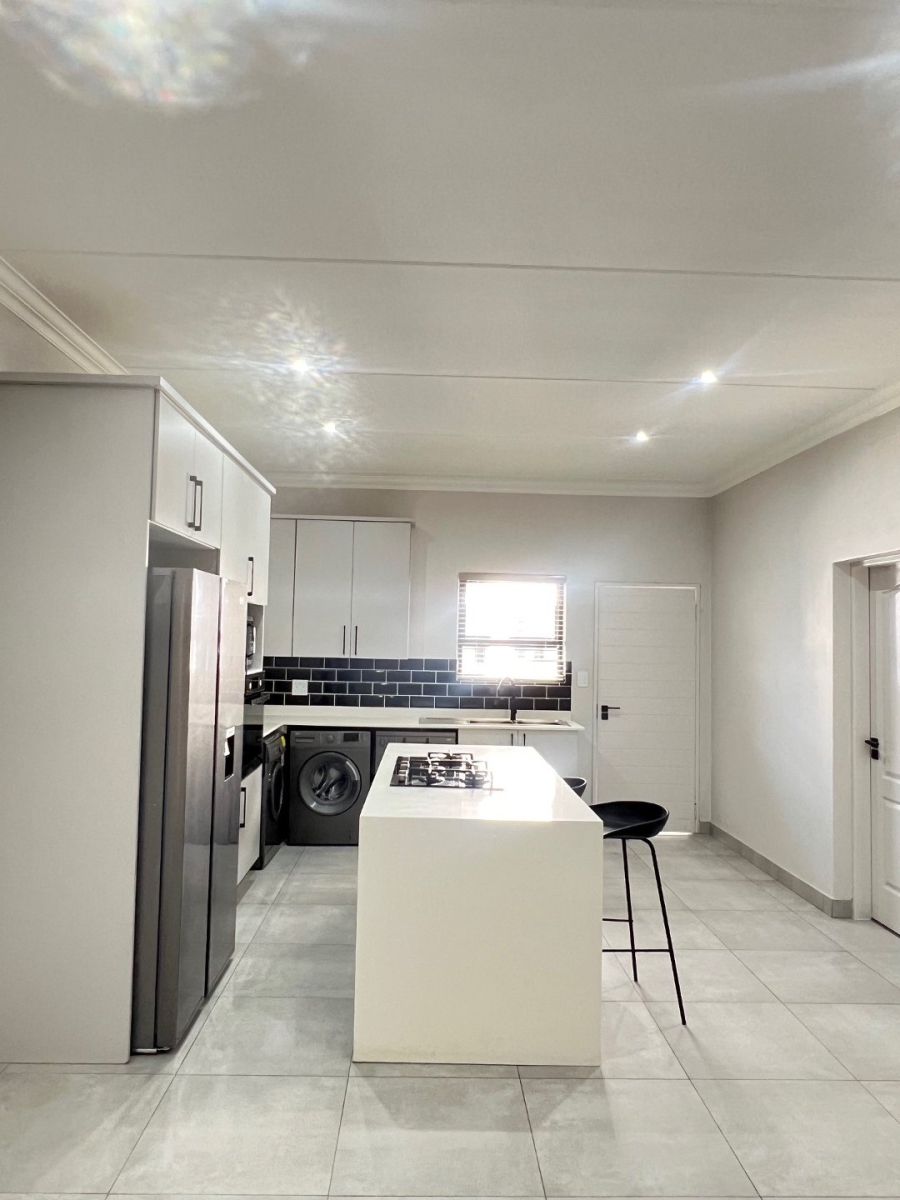 To Let 2 Bedroom Property for Rent in Bryanston Gauteng