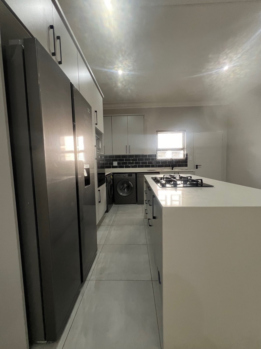 To Let 2 Bedroom Property for Rent in Bryanston Gauteng