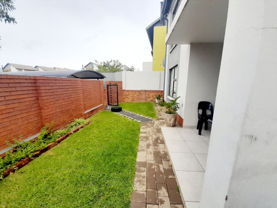 3 Bedroom Property for Sale in Rooihuiskraal North Gauteng