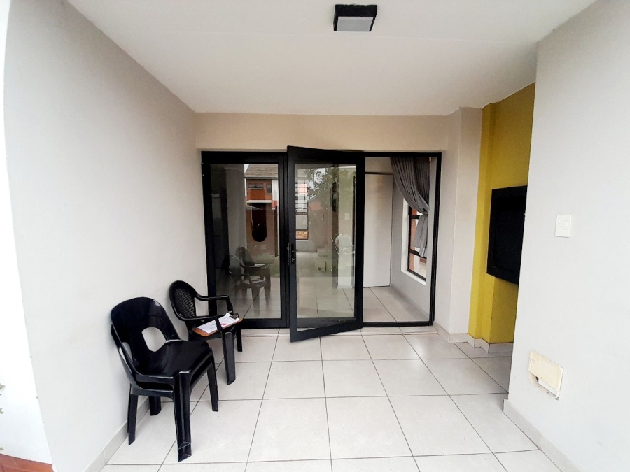3 Bedroom Property for Sale in Rooihuiskraal North Gauteng