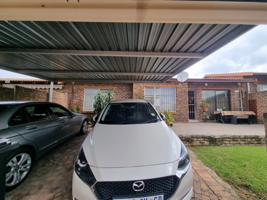 To Let 3 Bedroom Property for Rent in Buccleuch Gauteng