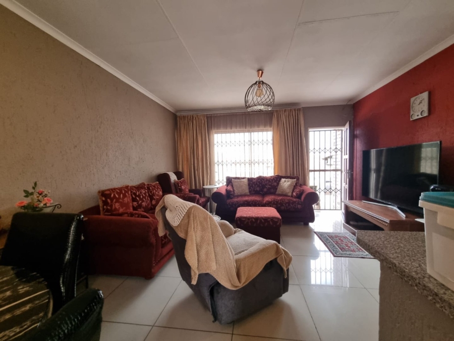 To Let 3 Bedroom Property for Rent in Buccleuch Gauteng